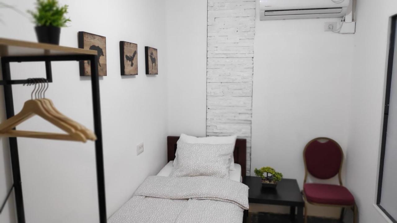 Mevaser - Christian Hostel リション・レジオン エクステリア 写真