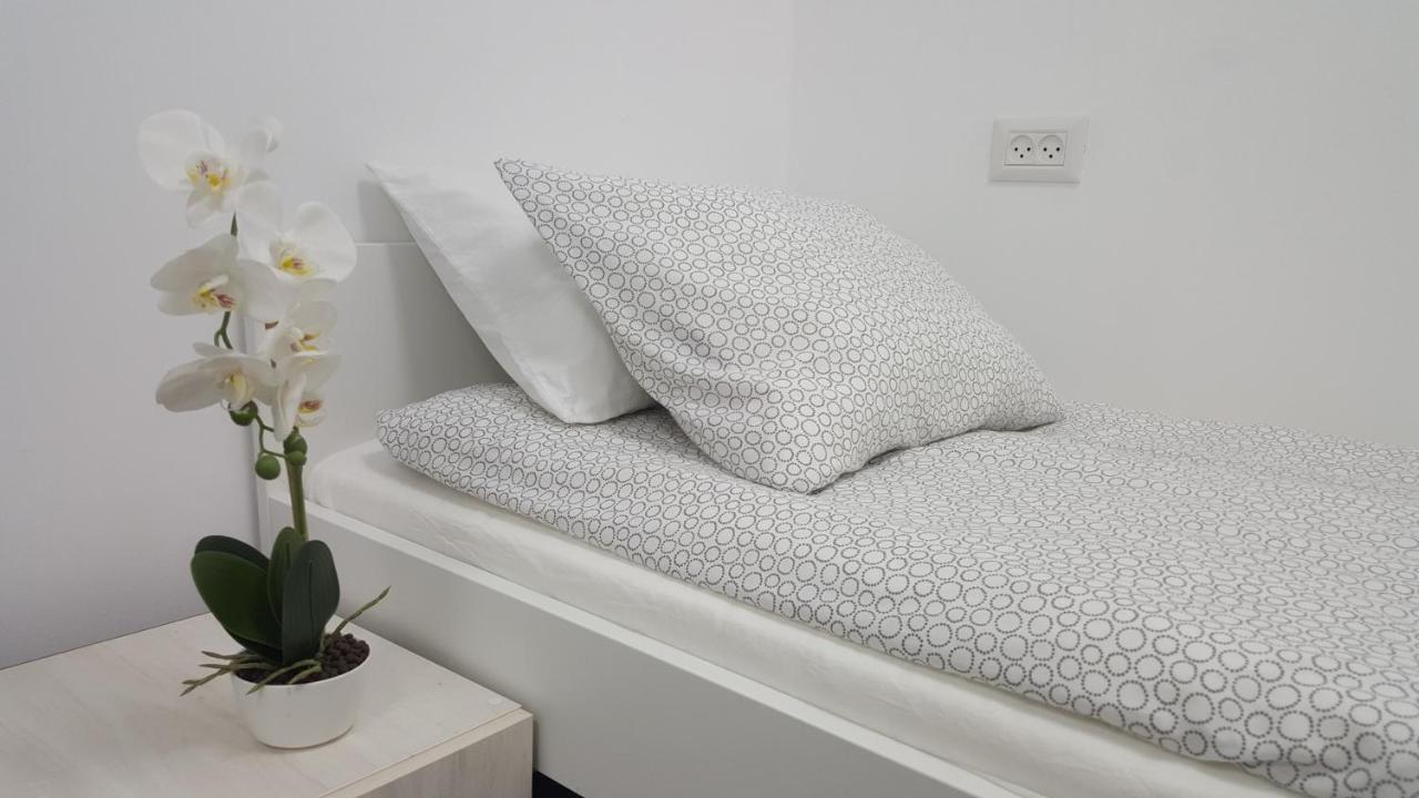Mevaser - Christian Hostel リション・レジオン エクステリア 写真
