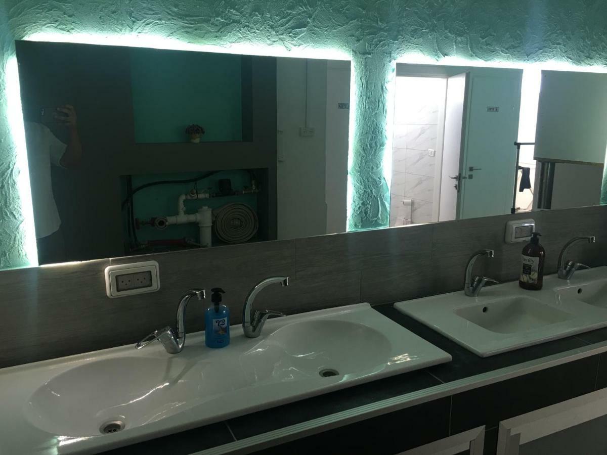 Mevaser - Christian Hostel リション・レジオン エクステリア 写真